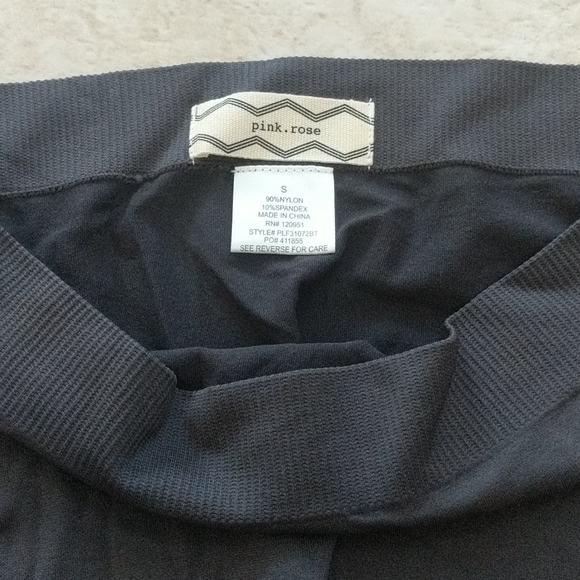 Small black and gray Pink Rose leggings - Picture 2 of 5